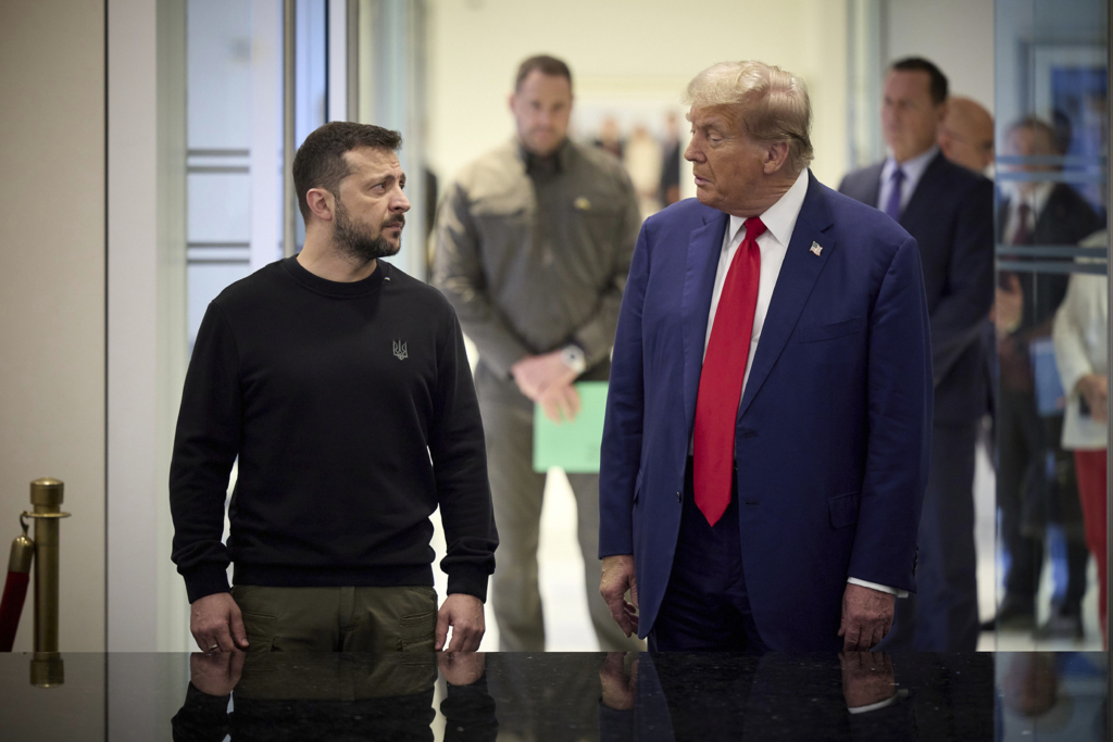Dilema strategică a lui Zelenski: între confruntarea cu Trump și riscul de a ceda presiunilor Washingtonului