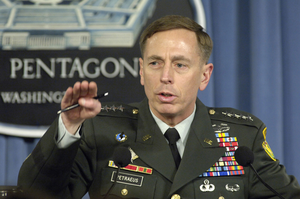 Transformarea doctrinei militare NATO: Ucraina este laboratorul războiului viitorului, avertizează David Petraeus