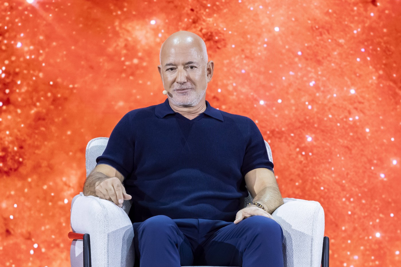 Jeff Bezos avertizează: Criza locuințelor din SUA alimentează ascensiunea socialismului
