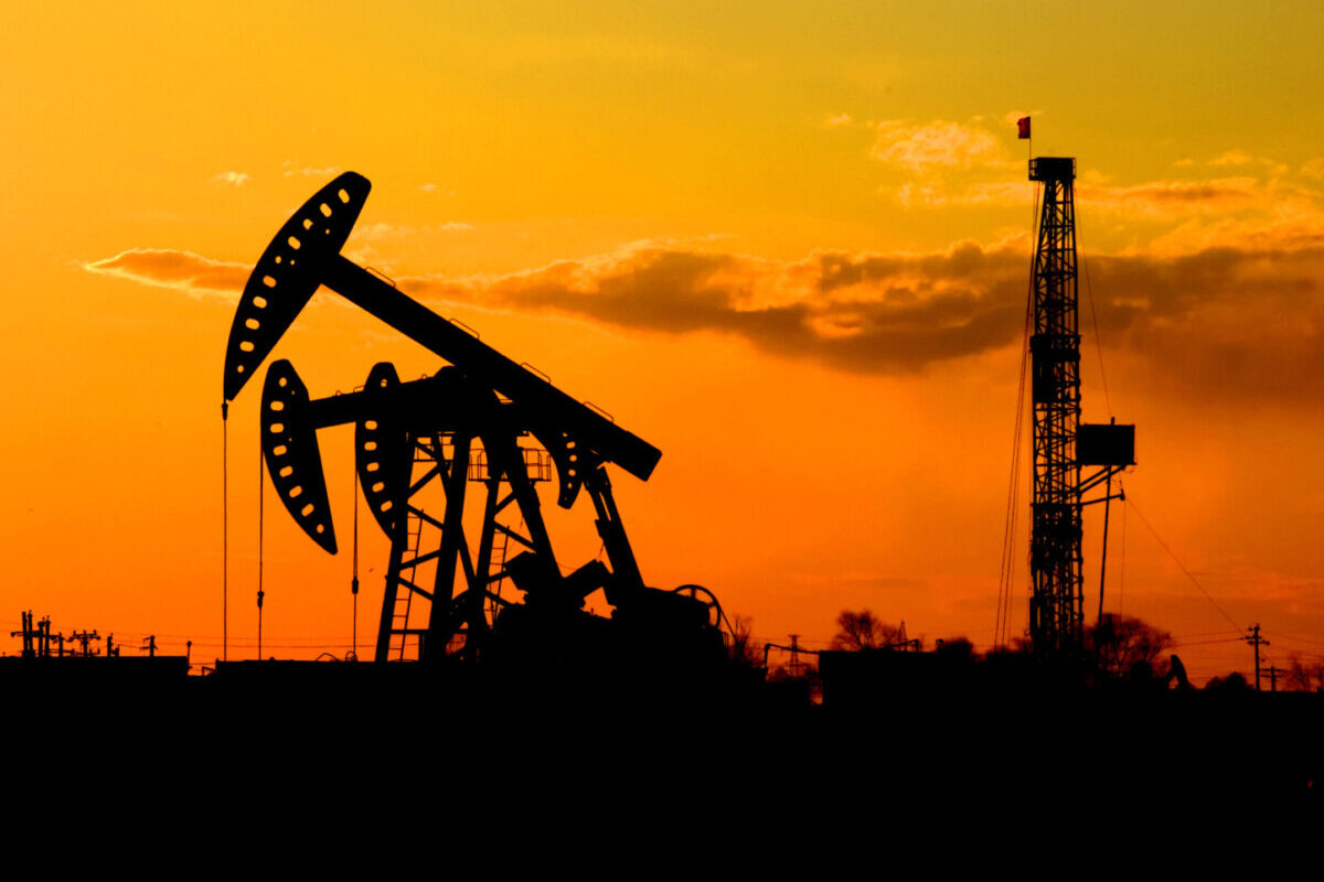 Tensiuni în Orientul Mijlociu și perspectivele exporturilor rusești propulsionează prețurile petrolului